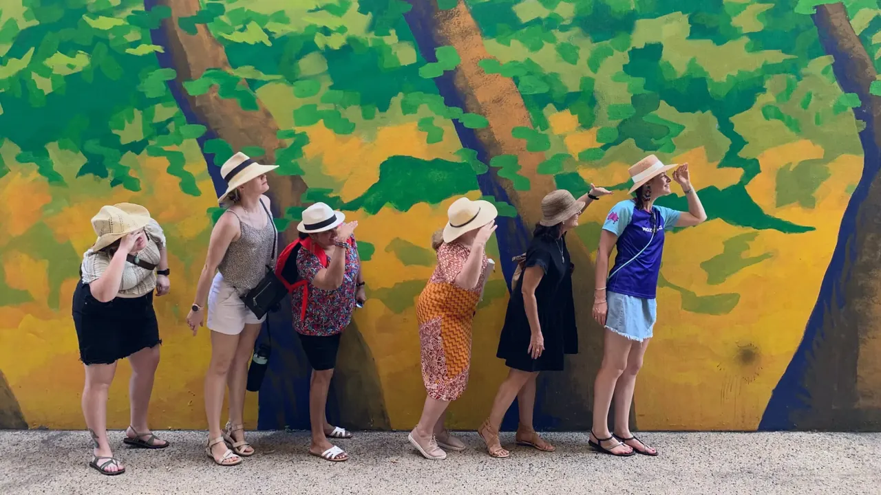 Singles street-mural walking tour